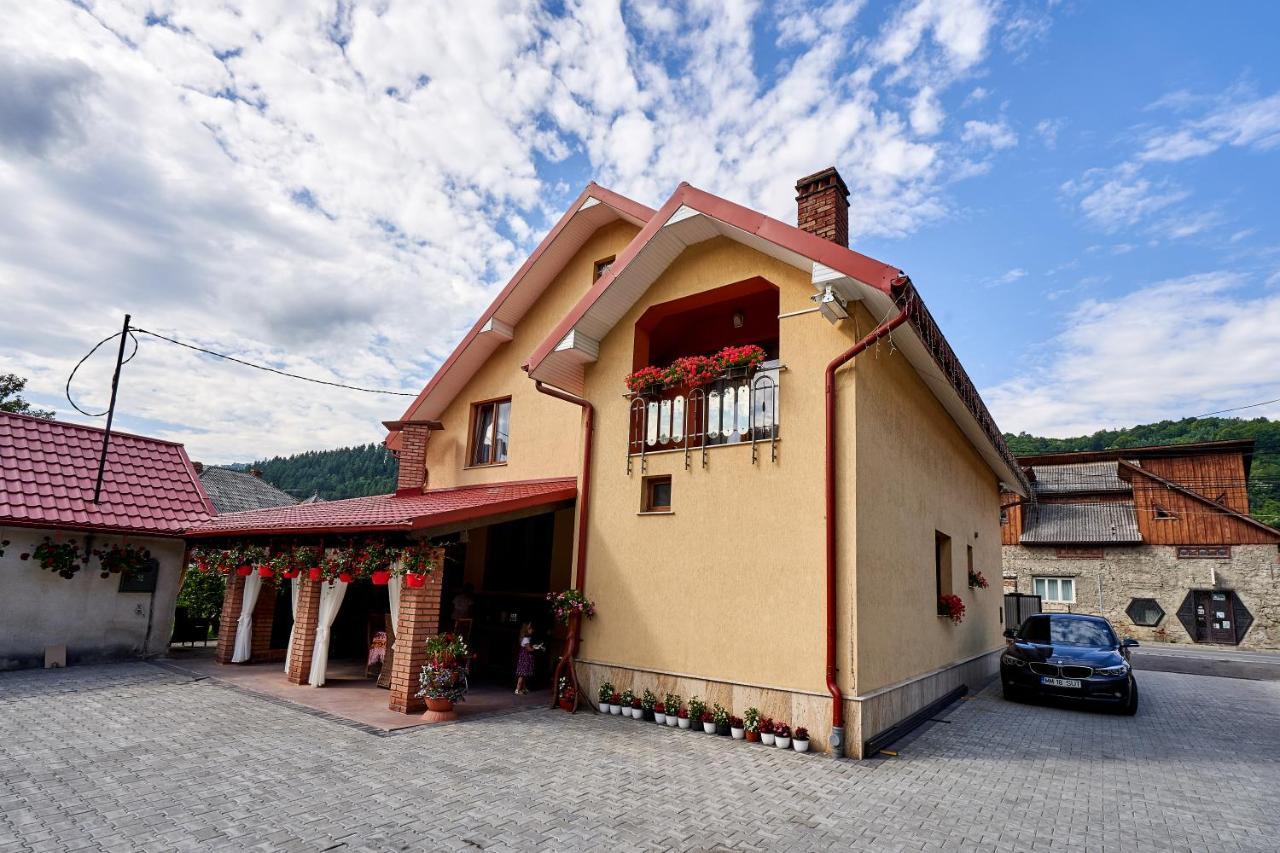 Casa cu Flori Moisei Hotel Luaran gambar